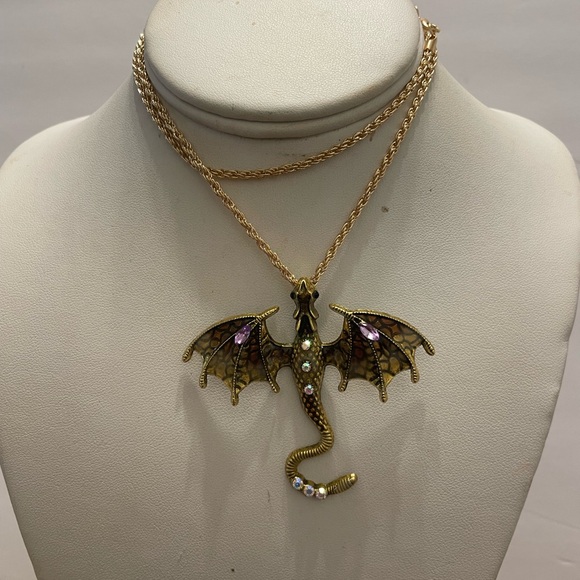 Jewelry - Gold Dragon Pendant Necklace
